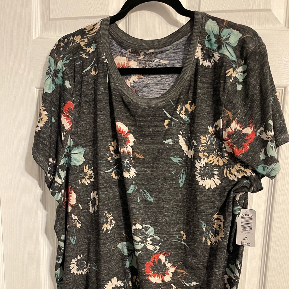 NWT torrid floral t-shirt